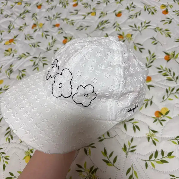 [BUNJANG] HOKUS POKUS White Flower Embroidery Ball Cap / HOKUS POKUS 화이트 플라워 자수 볼캡