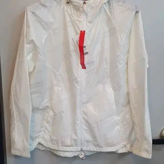 [BUNJANG] New Balance Logo Pattern Windbreaker Jacket / 뉴발란스 바람막이 흰색 로고 패턴점퍼 택채새옷90(m)