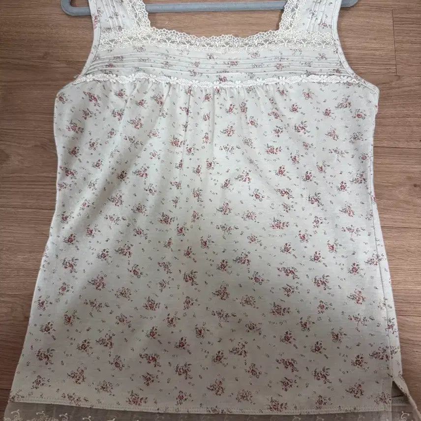 [BUNJANG] Camé Vintage Floral Sleeveless Top / 카메빈티지 잔꽃 슬리브리스