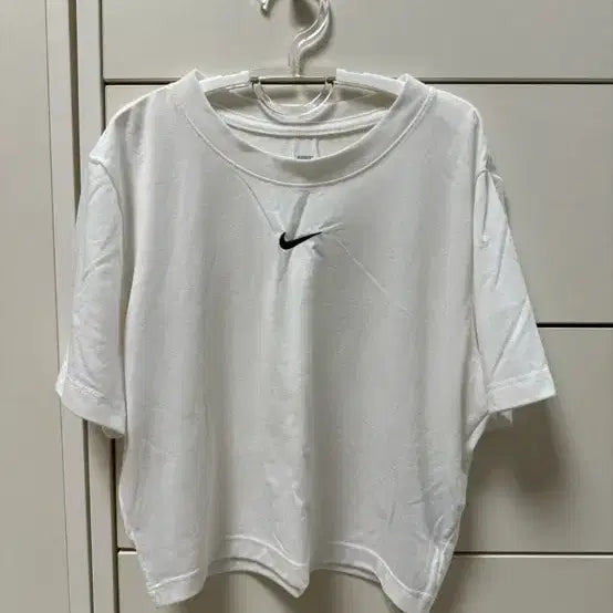 [BUNJANG] Nike Swoosh Slim Fit Cropped T-Shirt (M) / 나이키 스우시 슬림핏 크롭 반팔티 M