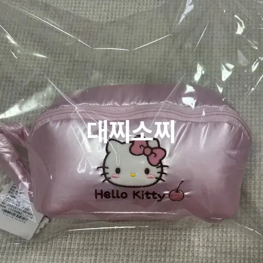 [BUNJANG] Hello Kitty Pink Shining Pouch / 키티 핑크 샤이닝 파우치