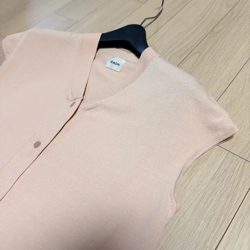 [BUNJANG] RAON V-Neck Knit Vest Pink Sleeveless Cardigan Summer Vest / 라온 RAON 브이넥 니트 베스트 핑크 캡소매민소매나시가디건여름조끼뮤제라