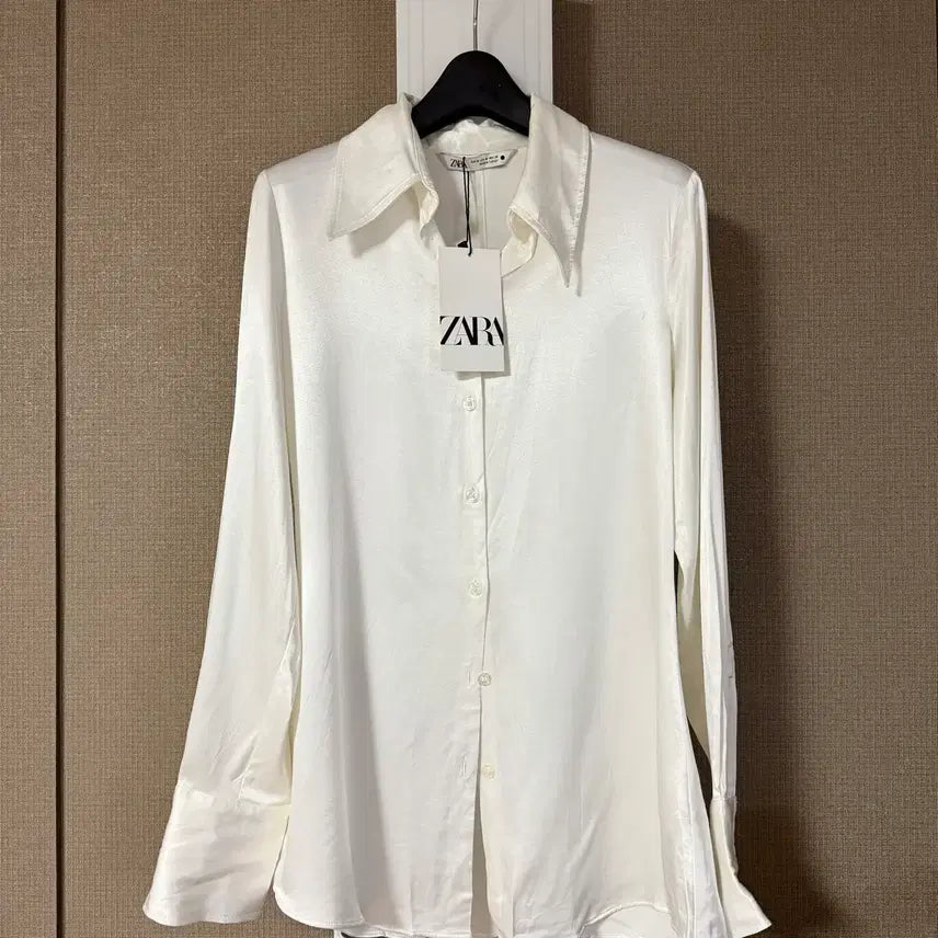 [BUNJANG] Zara White Satin Viscose Blouse / 새상품) 자라 화이트 새틴 셔츠 블라우스 비스코스 출근룩오피스룩긴팔기본