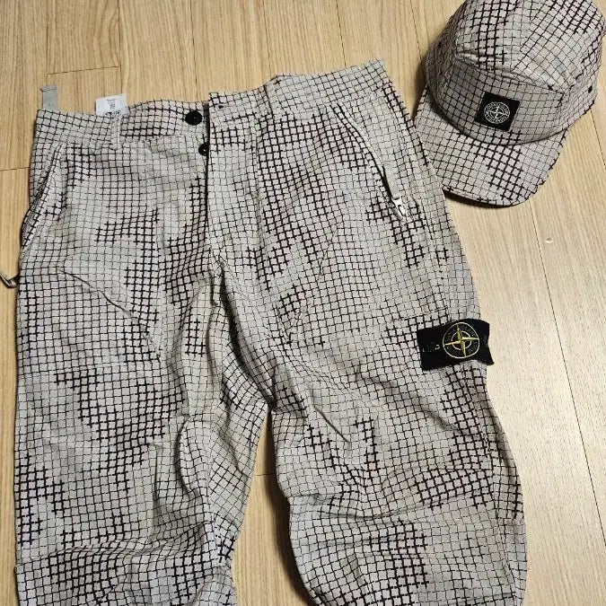[BUNJANG] Stone Island AW17 Grid Camo Stucco Jogger Pants & Camp Cap Set / 스톤아일랜드 AW17 그리드카모 Stucco 컬러 조거팬츠&캠프캡