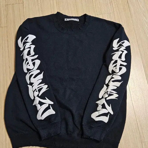 [BUNJANG] Sacsquatchfabrix. Damage Lettering Sweatshirt L / 사스콰치패브릭스 데미지 레터링 맨투맨 L