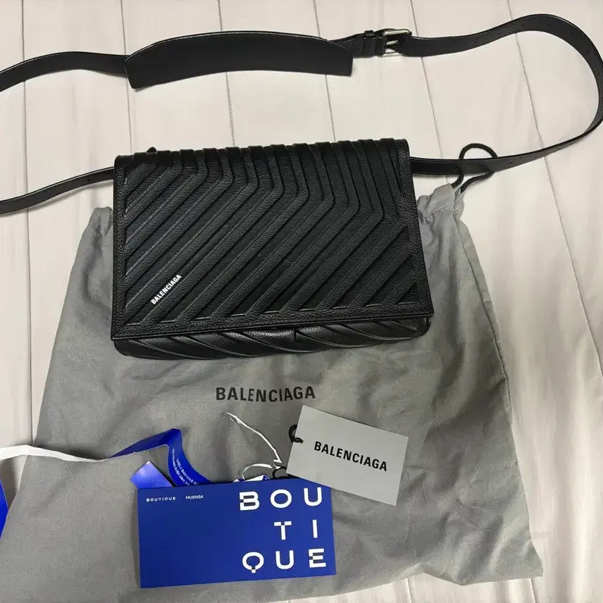 [BUNJANG] Balenciaga Calfskin Classic Crossbody Bag / 발렌시아가 카플랩 크로스백