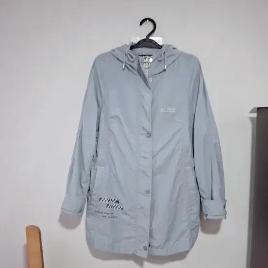 [BUNJANG] Bolivia Light Blue Hooded Windbreaker Jumper Size 66 / 볼리비아 라이트 블루 후드 바람막이 점퍼 66