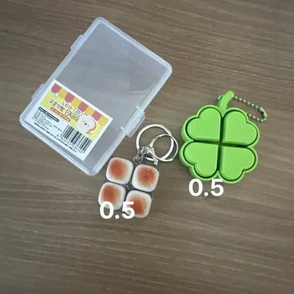 [BUNJANG] Bread Toast & Four-Leaf Clover Keycap Clicker Keyring Set / (일괄가격)식빵 네잎클로버 키캡 클리커 키링 케이스 포함