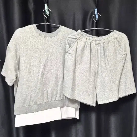 [BUNJANG] Basic Sweatshirt & T-shirt Set - 2 Types / 새상품 기본 맨투맨 반팔 세트 2종