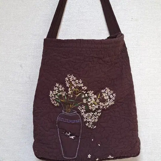 [BUNJANG] Handmade Quilting Floral Vase Embroidered Shoulder Bag / 핸드메이드. 퀼팅 꽃병 자수 숄더백