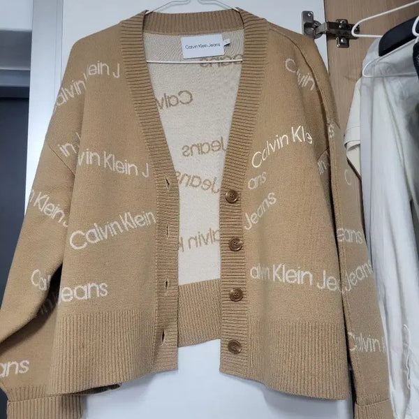 [BUNJANG] Calvin Klein Logo Cardigan Beige / [동작구직거래]캘빈클라인 로고 가디건 베이지