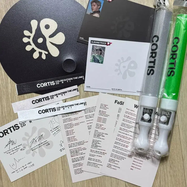 [BUNJANG] COURTIS 1st & 2nd Album Limited Edition Official Goods Bundle / 코르티스 1집 2집 임시응원봉 공방판 공방팔찌 일괄 양도