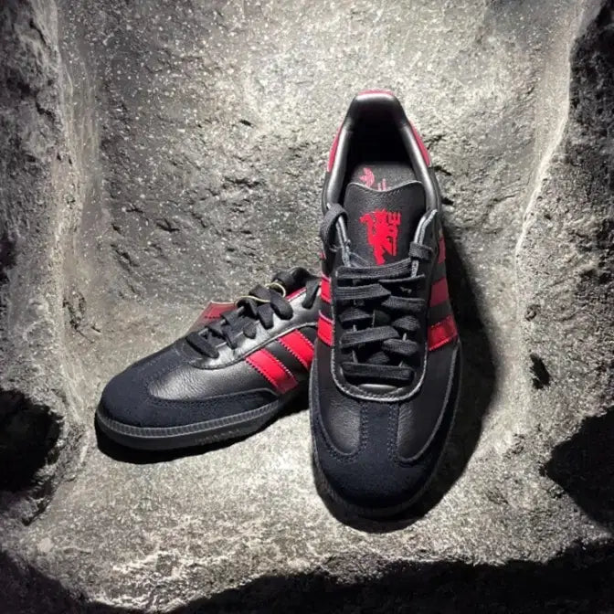 [BUNJANG] Adidas Manchester United Samba Sneakers - Black/Red, Size 265 / [265 새상품] 아디다스 맨유 삼바 국내 미발매 상품