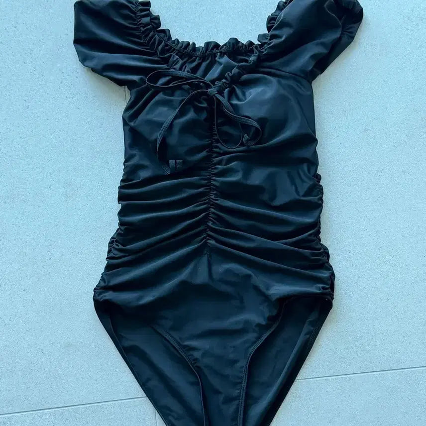 [BUNJANG] Black Ruffled Shirring One-Piece Swimsuit / 블랙 원피스 수영복 러플 셔링