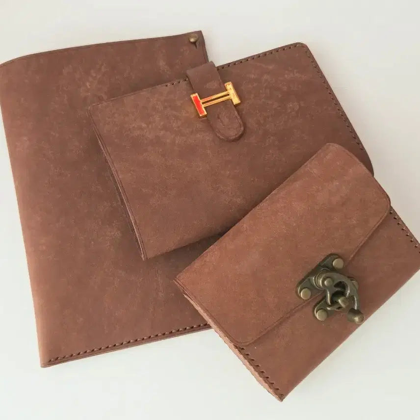 [BUNJANG] Bessonggukku Leather Pouch Set / 베쏭꾸꾸 가죽 파우치 일괄