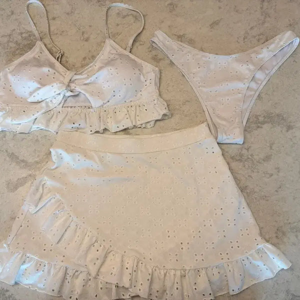 [BUNJANG] White Embroidered Bikini Set / 화이트 자수 비키니 세트
