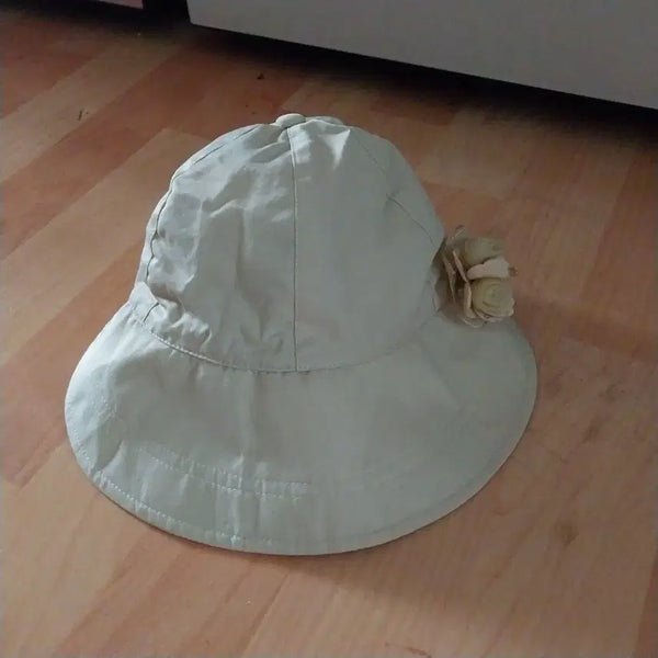 [BUNJANG] Ivory Bucket Hat with Floral Decoration / 아이보리색 꽃 장식 벙거지 모자