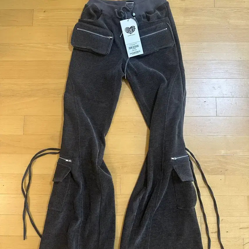 [BUNJANG] Love Is True Bootcut Cargo Pants / [새상품]러브이즈트루 부츠컷 카고 팬츠