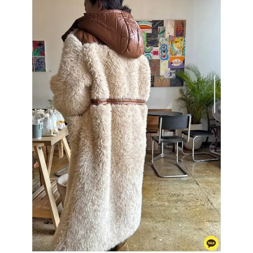 [BUNJANG] Anna Diva Hooded Detachable Eco Fur Coat - Free Size / 안나디바 후드 에코 퍼 코트 - 프리