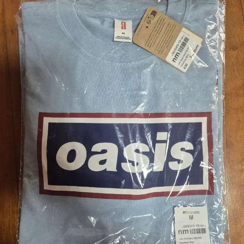 [BUNJANG] Levi's x Oasis Decade Logo T-Shirt Sky Blue / 리바이스 x 오아시스 데카 로고 티셔츠 스카이 블루