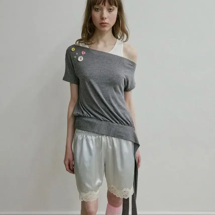 [BUNJANG] Sculptor Off-Shoulder Button Tee - Melange Grey (S) / 스컬프터 off shoulder button tee 반팔 버튼티