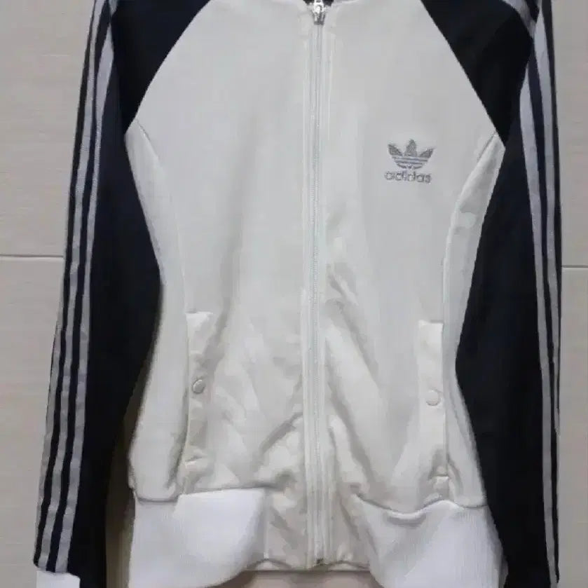 [BUNJANG] Adidas Rare White Silver Black Track Top Jersey Zip-up XS / 아디다스 희귀 화이트실버 블랙 트랙탑 저지 져지집업 85/XS