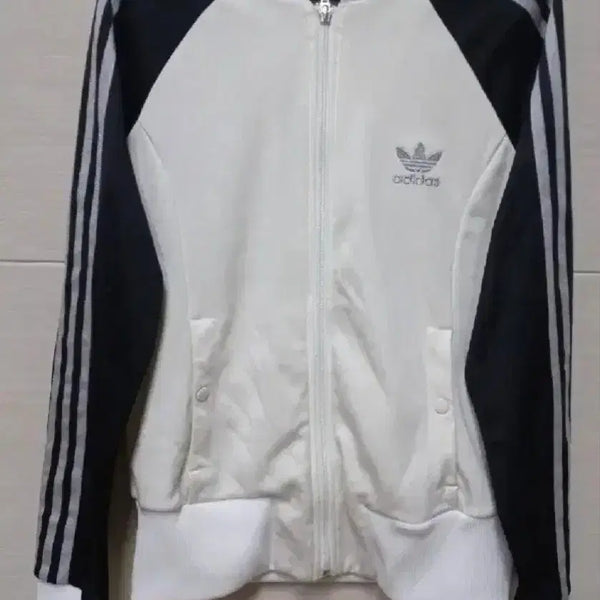 [BUNJANG] Adidas Rare White Silver Black Track Top Jersey Zip-up XS / 아디다스 희귀 화이트실버 블랙 트랙탑 저지 져지집업 85/XS