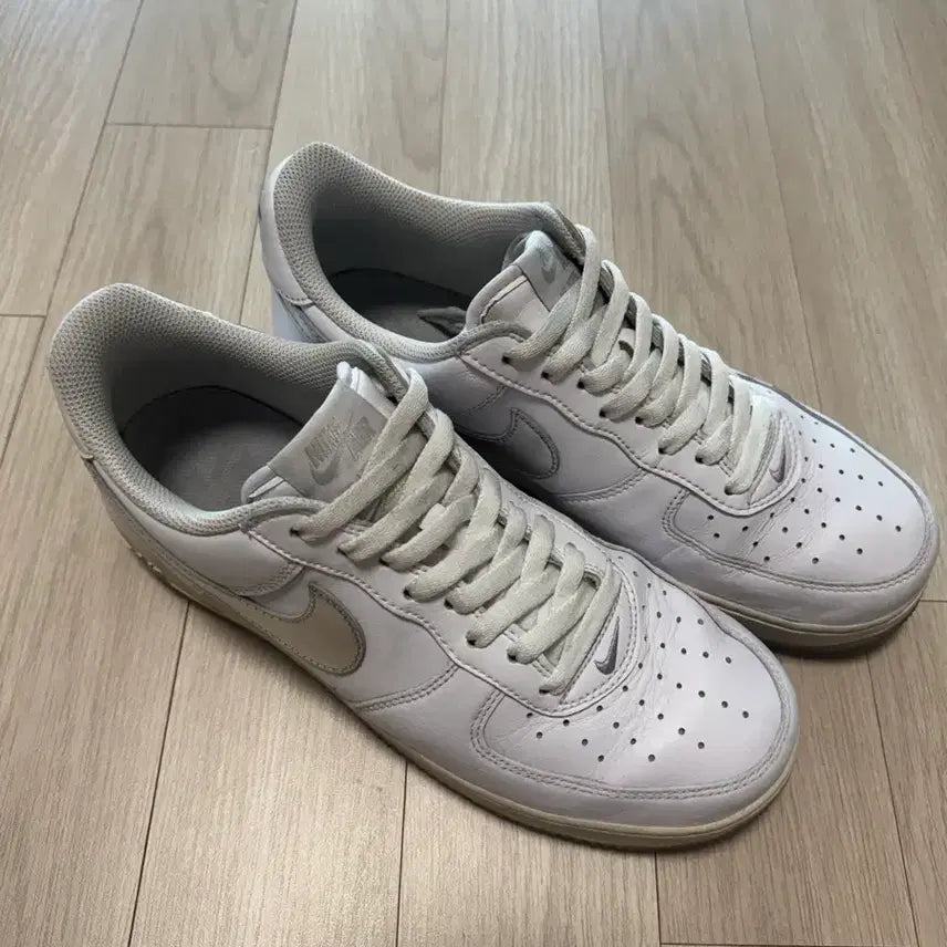 [BUNJANG] Nike Air Force 1 Retro Color of the Month White Metallic Silver / 나이키 에어포스 1 레트로 컬러 오브 더 먼스 화이트 메탈릭 실버