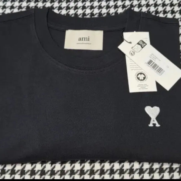 [BUNJANG] AMI Heart Logo Black Short-Sleeve T-Shirt (Size S) / 아미 블랙 반팔티 S