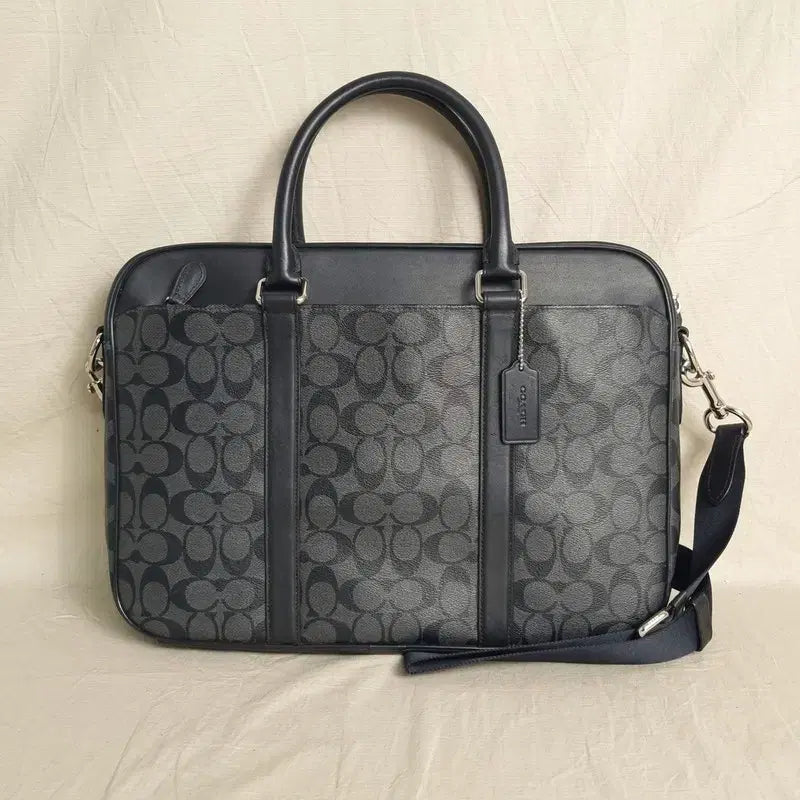 [BUNJANG] Coach CC Logo Leather Briefcase Laptop Pad Storage Bag / 코치 CC로고 서류가방 노트북 패드 수납