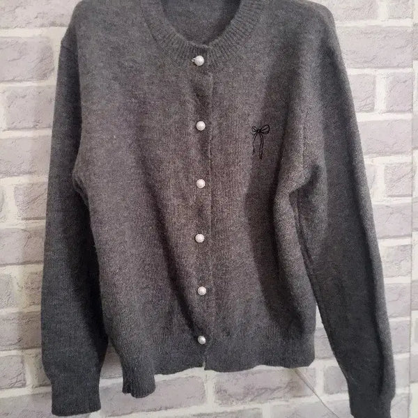 [BUNJANG] Haylynn Grey Cardigan with Pearl Buttons and Embroidery / Haylynn 그레이 가디건/알뜰한여우