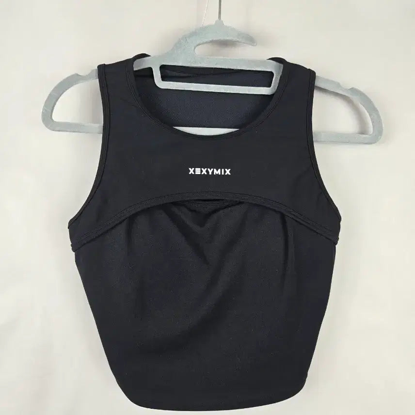 [BUNJANG] Xexymix Signature Black Label Off Top Black (Built-in Cups) / [무료배송]젝시믹스 여성 캡 내장 시그니처 블랙라벨 오프 탑 블랙
