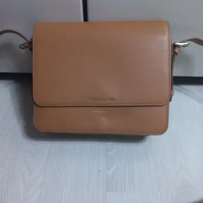 [BUNJANG] Beanpole Lambskin Crossbody Bag with Dust Bag / 빈폴 램스킨 크로스백+더스트백. 컨디션 최상