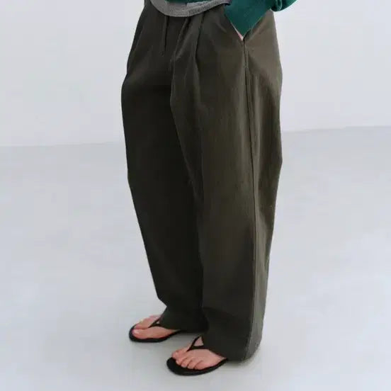 [BUNJANG] Mundal Vernon Tuck Pants Khaki M / 여름) 문달 Vernon Tuck Pants in Khaki M 새상품