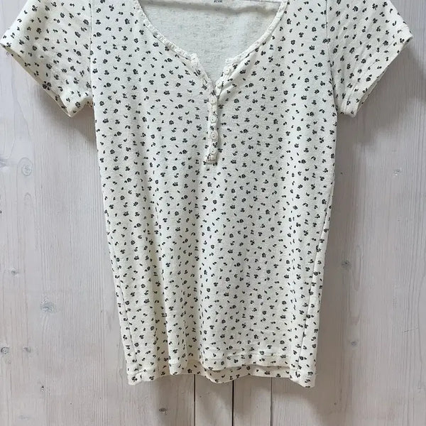 [BUNJANG] Brandy Melville Floral Short Sleeve T-Shirt Ivory Navy / 브랜디멜빌 플로럴 반팔 티셔츠 아이보리 네이비