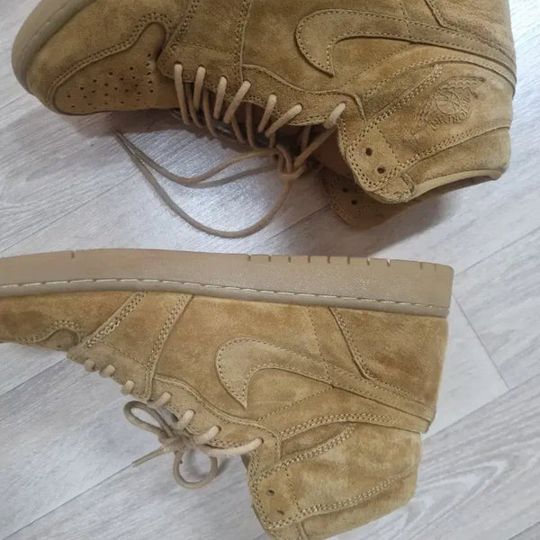 [BUNJANG] Nike Air Jordan 1 High 'Wheat' Suede Sneakers / 나이키 에어 조던 1 하이 된장