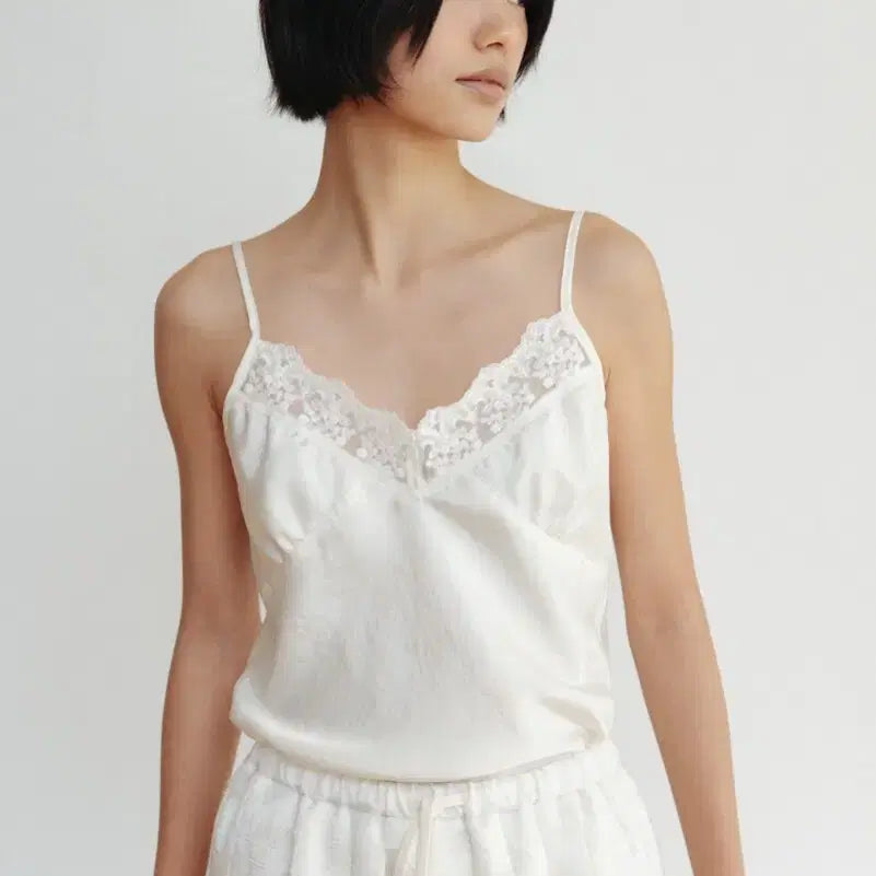 [BUNJANG] Monoha Lace Silky Top / 모노하 레이스 실키 탑 Lace silky top