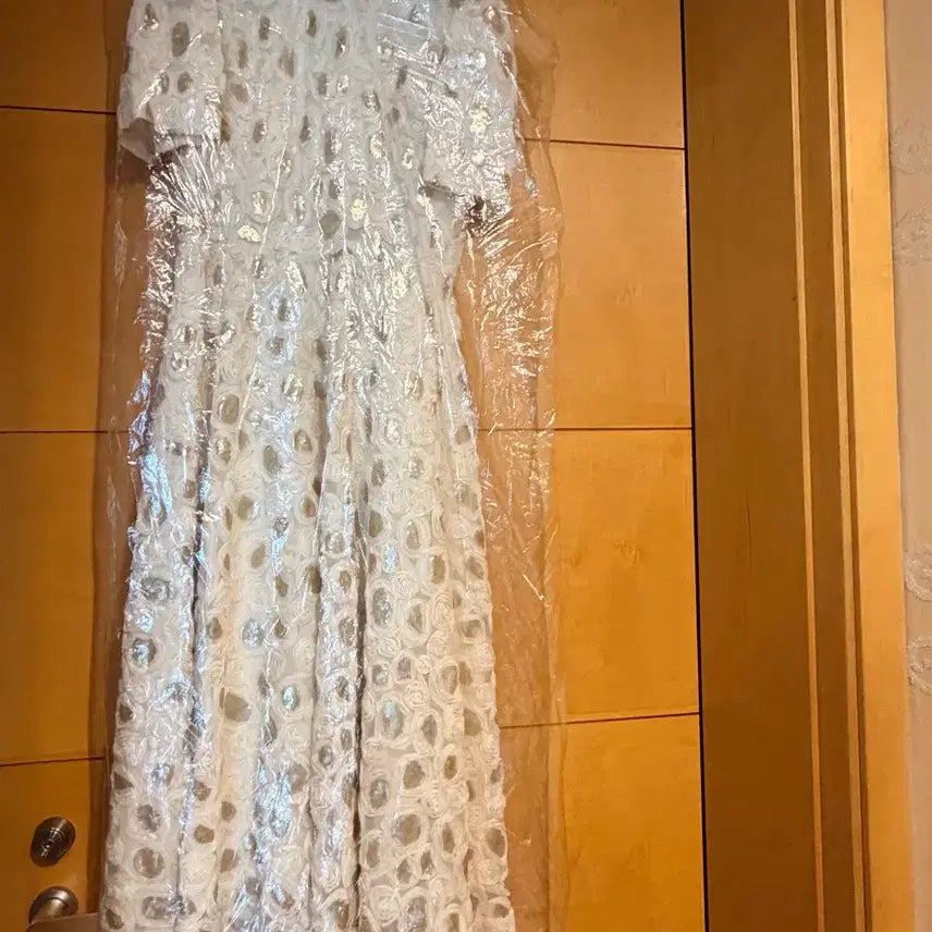 [BUNJANG] Seohirin White Rose Sequin Long Dress / 씨호린 택달린 새상품 화이트 로즈 시퀸 원피스