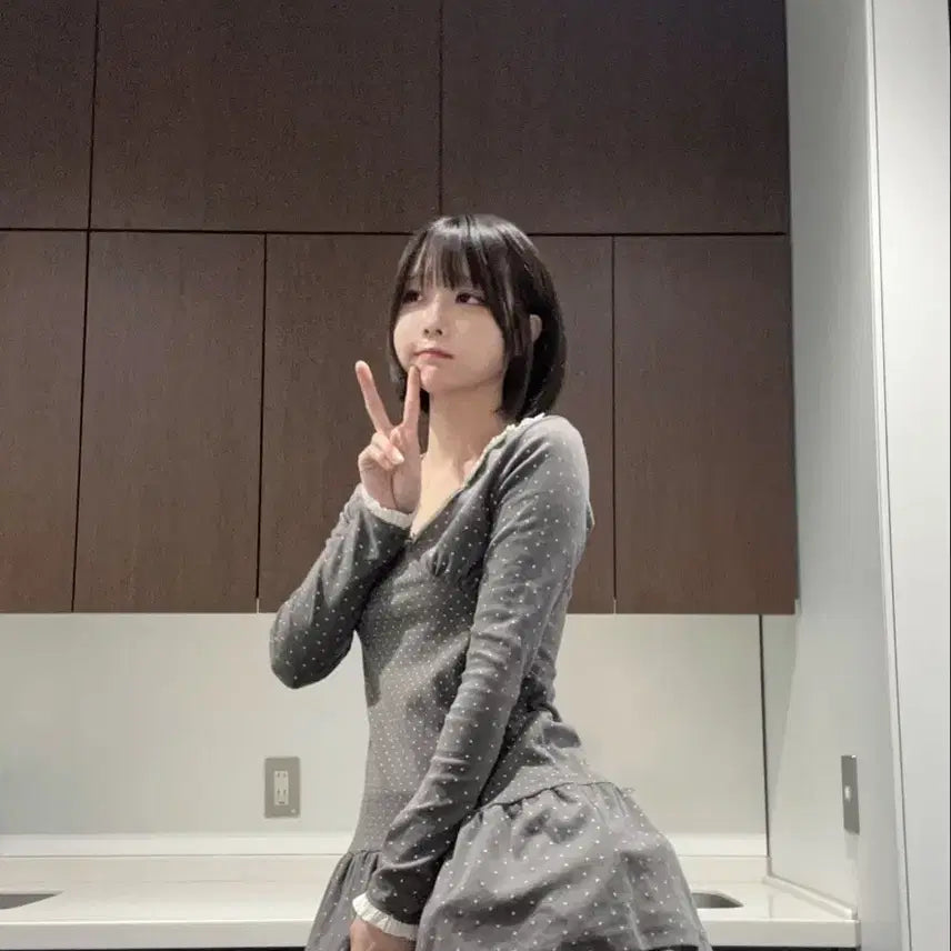 [BUNJANG] Shakiri Starry Lace Shirring Dress Charcoal / 아노 착용) shakiri 샤키리 스태리 레이스 셔링 드레스 차콜