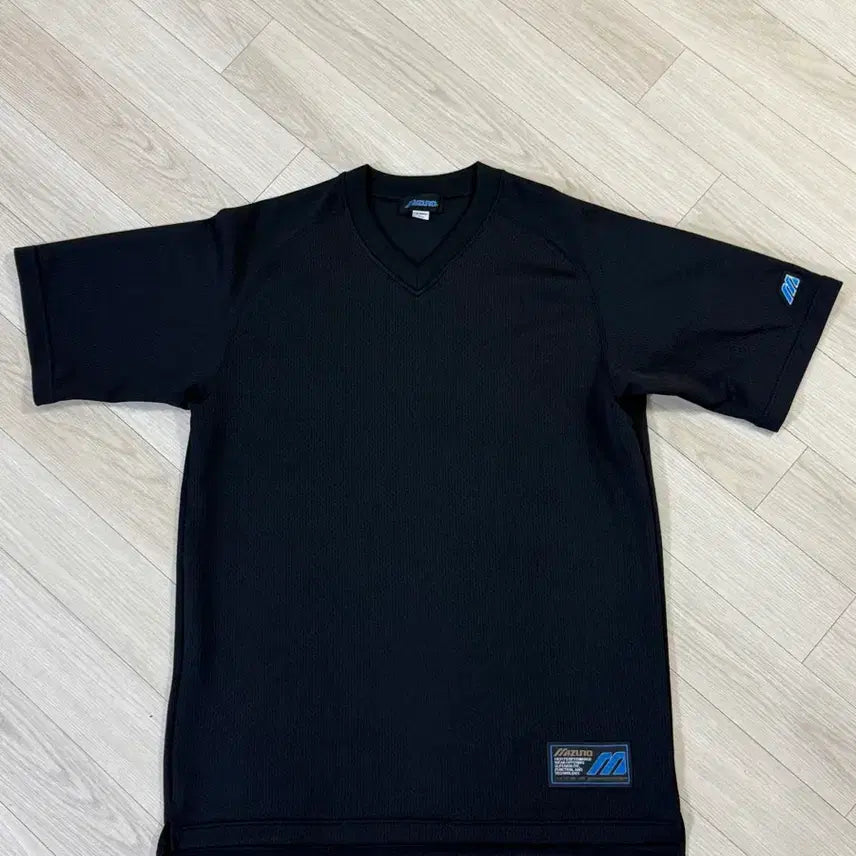 [BUNJANG] Mizuno 1980s Old Logo Mesh V-Neck T-Shirt / 1980s 미즈노 구형로고 메쉬 브이넥 티셔츠