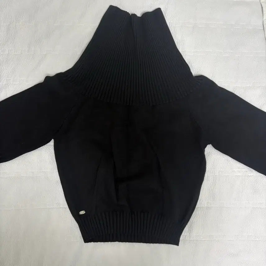 [BUNJANG] Pale Jade Off-Shoulder Knit / 페일제이드 오프숄더 니트