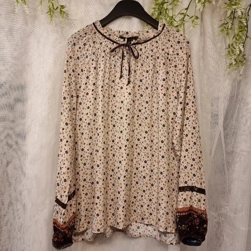 [BUNJANG] Thursday Island Pattern Blouse / 미착용 새옷 S 소매보더 패턴블라우스 써스데이아일랜드