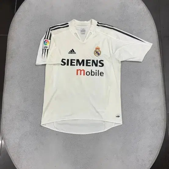 [BUNJANG] Adidas Real Madrid Raul Jersey (Size M) / 아디다스 레알마드리드 05 라울 m사이즈
