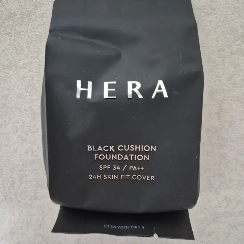[BUNJANG] Hera Black Cushion Foundation Deluxe Edition Refill SPF 34 PA++ 21N1 / (반택포함) 헤라 블랙쿠션 파운데이션 디럭스 에디션 21N1 리필 새상품