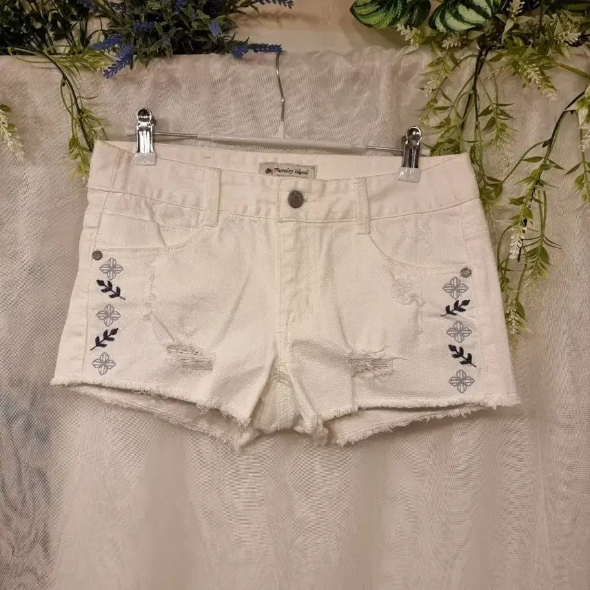 [BUNJANG] Thursday Island White Denim Hot Pants (Size S) / 미착용 S 화이트 진 핫팬츠 써스데이아일랜드