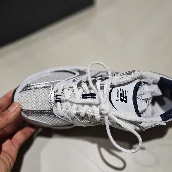 [BUNJANG] New Balance MR530SG Sneakers / 뉴발란스 MR530SG . 235사이즈