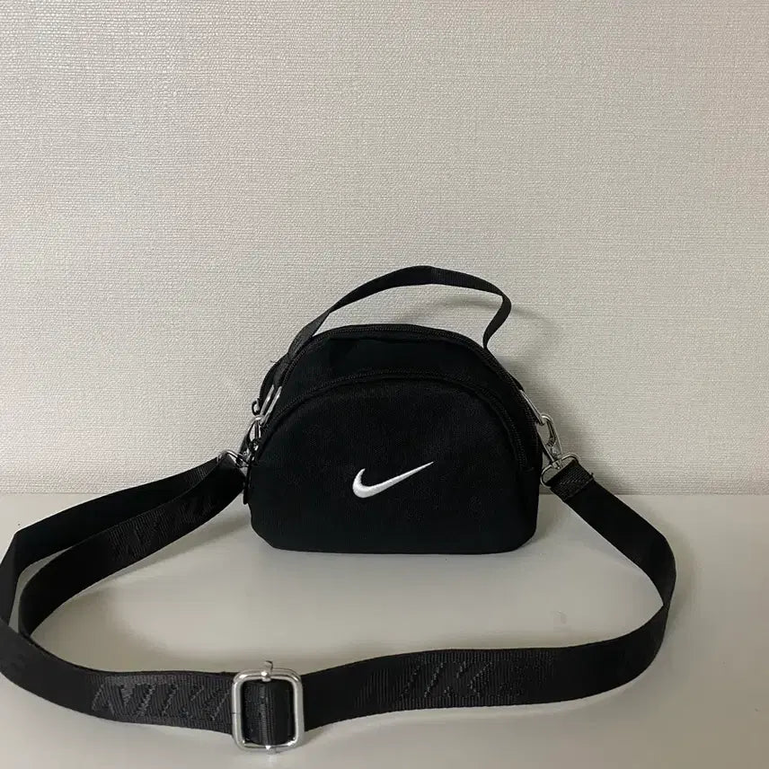 [BUNJANG] Nike Black Crossbody Bag / 나이키 크로스백 블랙