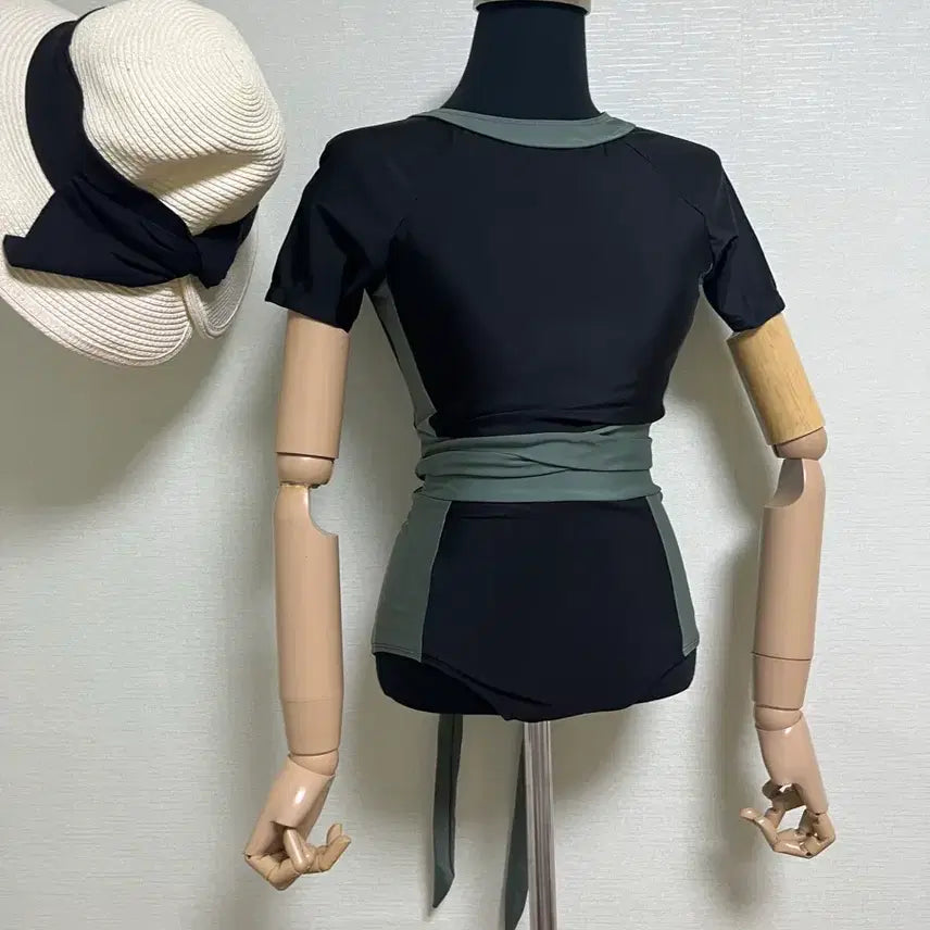 [BUNJANG] Khaki Black Two-Piece Swimsuit / 카키블랙투피스수영복