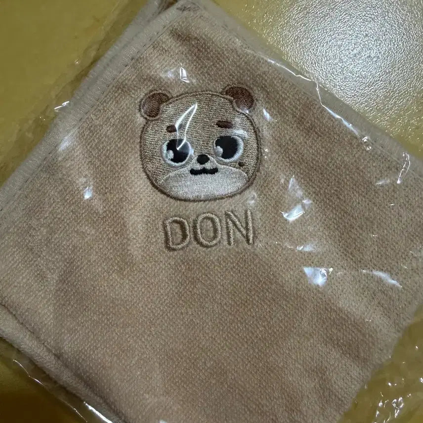 [BUNJANG] Day6 Denimals Dondon Hand Towel Sealed / 데이식스 데니멀즈 돈 도운 핸드타월 미개봉