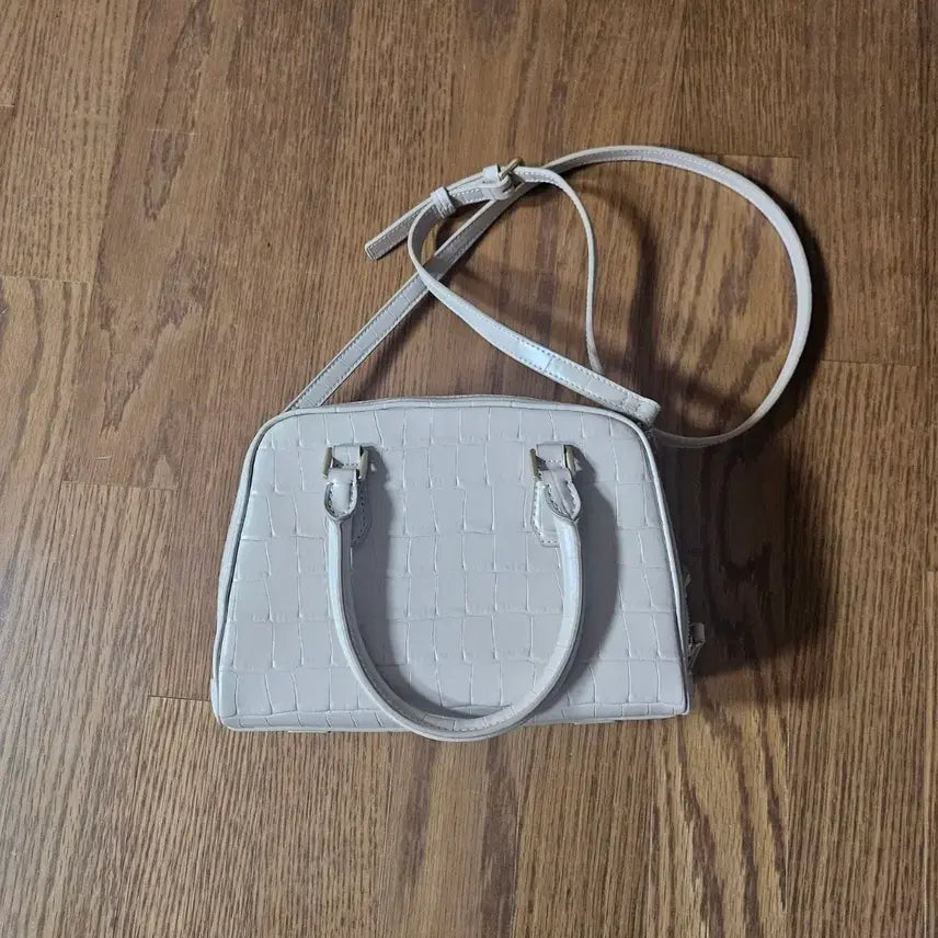 [BUNJANG] Vera Wang Crocodile Embossed Tote Bag / 베라왕 크러커백